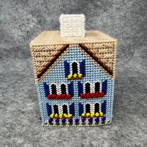 Vintage Needlepoint House Tissue Box Cover Cottagecore Decor Handmade‎ Craft